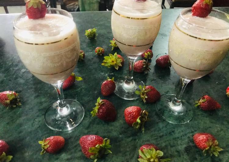 Recipe of Any-night-of-the-week Strawberry banana smoothie