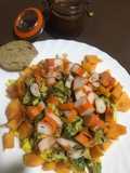 Ensalada de papaya y aguacate con salsa tamarindo