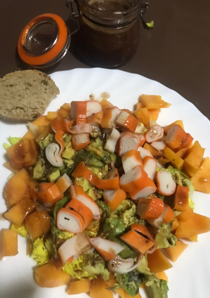 Una foto de Ensalada de papaya y aguacate con salsa tamarindo