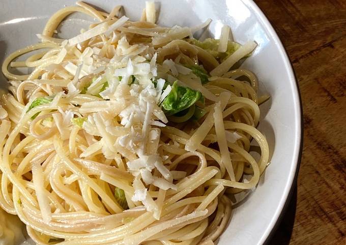 Savoy cabbage, yellow courgette and anchovy oil pasta