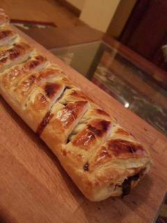Una foto de Trenza de hojaldre rellena de nocilla
