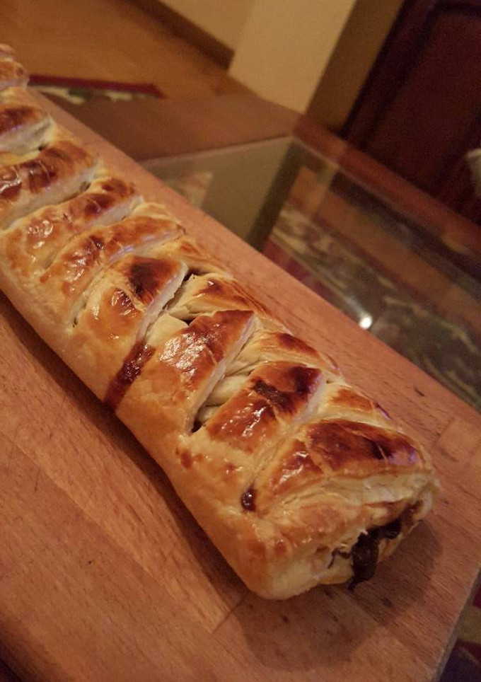 Una foto de Trenza de hojaldre rellena de nocilla
