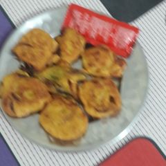 Potato,onion,green chilli pakoda A picture of Potato,onion,green chilli pakoda.