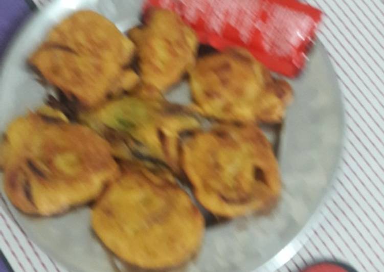 Potato,onion,green chilli pakoda