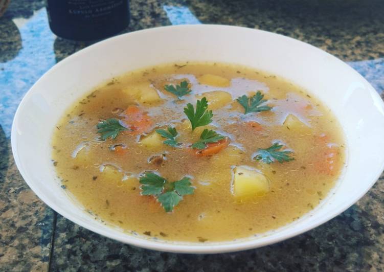 Caldo con mollejas de pollo y patata