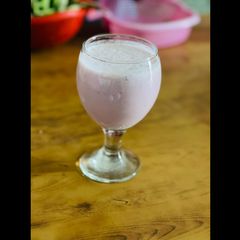 A picture of Strawberry Shake.