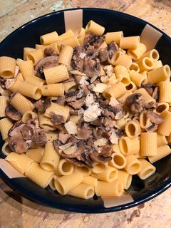 Une photo de Rigatoni aux champignons