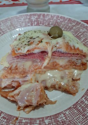 Una foto de Torre de pan de miga al horno
