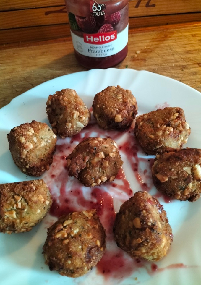 Una foto de Croquetas de berenjena y queso añejo