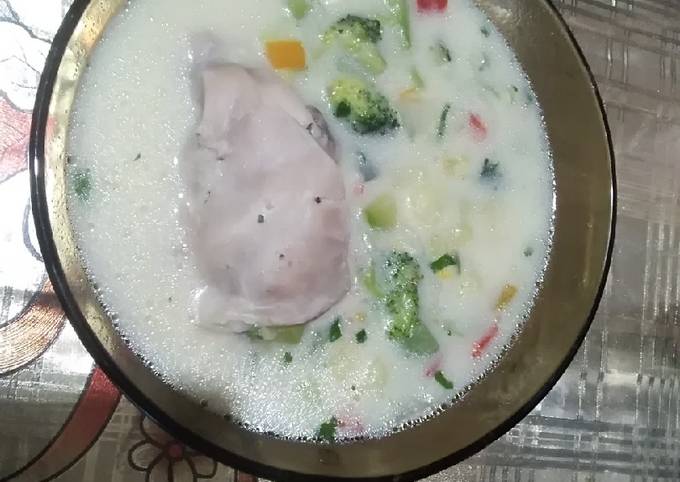 Сырный суп из замороженных овощей с курицей в мультиварке