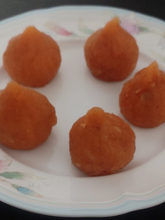 ரவா கேசரி மோதகம் (rava Kesar modakam recipe in tamil) செய்முறை முக்கிய புகைப்படம்