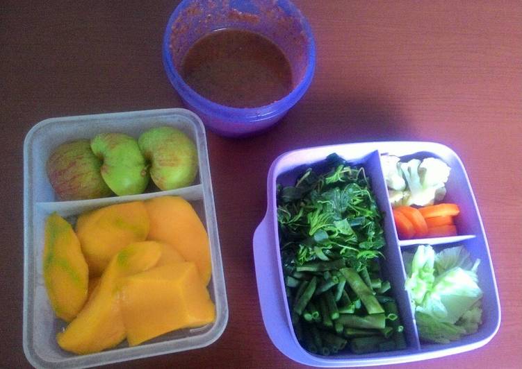  Resep  Diet  GM Day 3 Buah Potong dan Pecel  oleh Thethy 