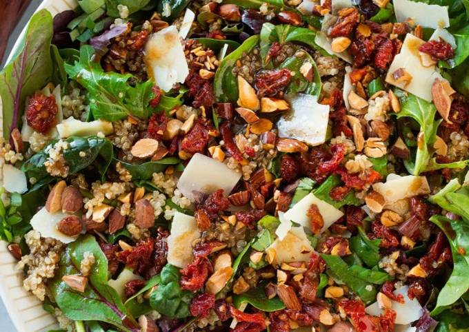 Sun dried salad with quinoa