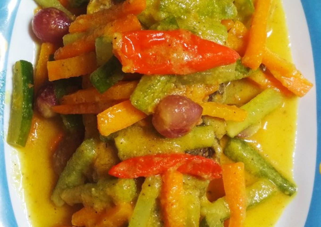 8. Ikan ekor kuning masak acar