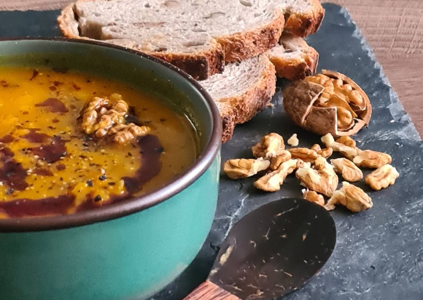 Soupe onctueuse de potimarron et lentilles corail