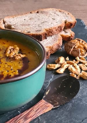 Une photo de Soupe onctueuse de potimarron et lentilles corail