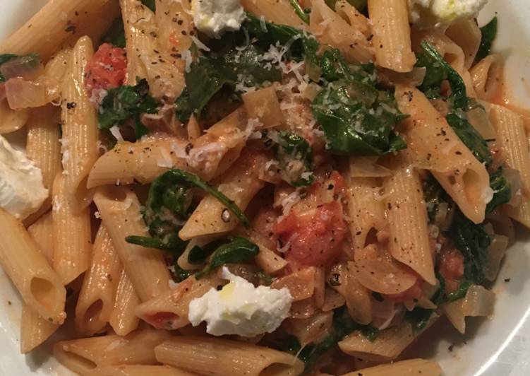 How to Make Super Quick Homemade Tomato and Spinach Pasta