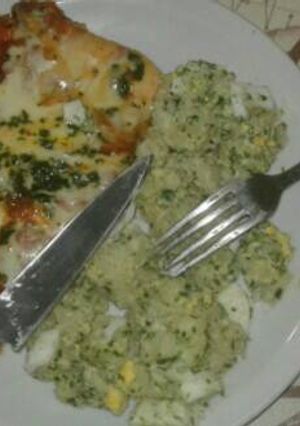 Una foto de Pollo deshuesado a la pizza!!! con ensalada de papas con pesto