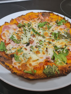 Una foto de Pizza fit con base de zanahoria