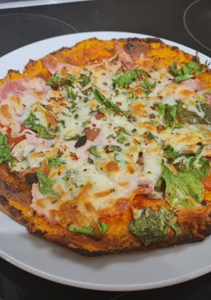Una foto de Pizza fit con base de zanahoria