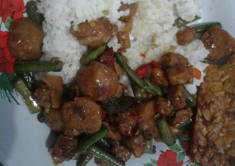 Oseng bakso sauri pedas