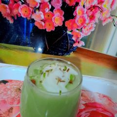 A picture of Refreshing melon shake with ice cream.