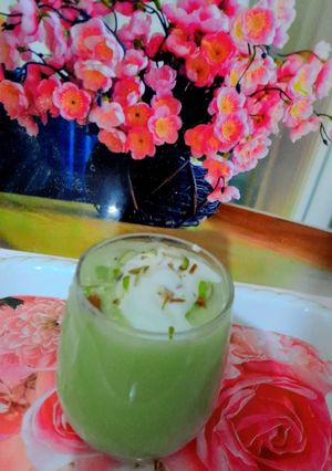 A picture of Refreshing melon shake with ice cream.