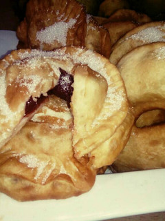 Una foto de Tortas fritas comunes y rellenas bien simples