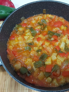 Una foto de PISTO CASERO en la sartén🌶🥒