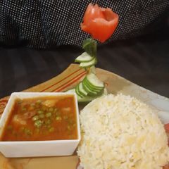 Aloo matar ki sabzi and khitchri A picture of Aloo matar ki sabzi and khitchri.