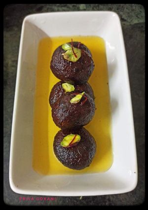 A picture of Thanda Thanda Kala Jamun.
