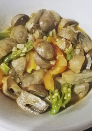 Foto resep Oseng jamur kancing . cepat kilat.. enakk !!!