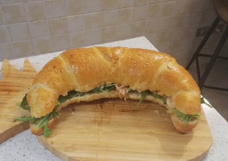 Rusticotto, con rucola e salmone