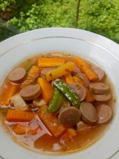 Foto resep Sop Merah Ayam Wortel Sosis