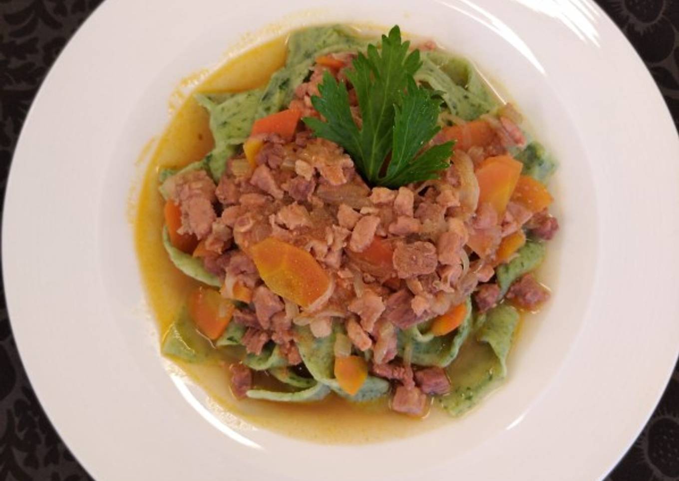 Tallarines con salsa bolognesa