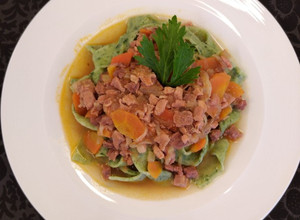 Una foto de Tallarines con salsa bolognesa