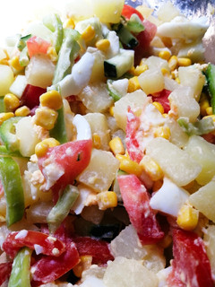 Una foto de Ensalada de patata fresquita 🍅🥔🥒🌽
