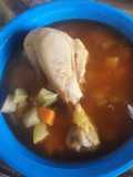 Caldo de pollo rojo