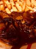 Lomo con salsa de ciruelas y almendras
