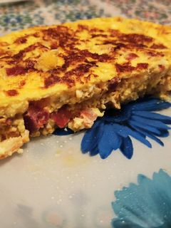 Una foto de Tortilla de pollo y chorizo