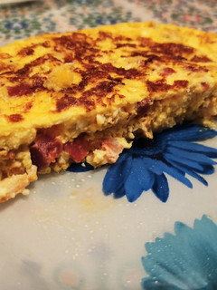 Una foto de Tortilla de pollo y chorizo