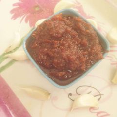 A picture of Tomato garlic chutney.