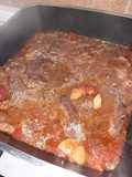 Bifes a la cacerola con salsa y algo más