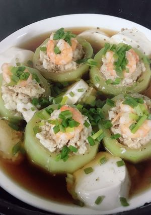 Hình của món Bầu hấp nhồi tôm thịt xì dầu.