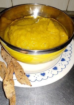 Una foto de Sopa crema de arvejas y zapallo 🫕