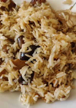 Una foto de Setas con arroz y salsa de soja