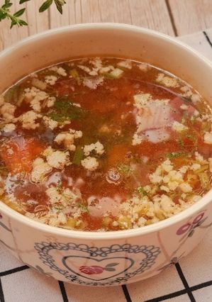 Hình của món Canh cà chua nấu thịt xay thì là.