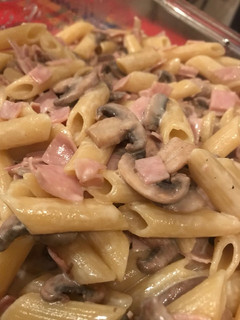 Una foto de Fideos con salsa parisienne