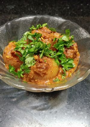 ભરવા પ્યાજ કી સબ્જી(Bharwa Pyaz Ki Sabji Recipe In Gujarati) રેસીપી મુખ્ય ફોટો