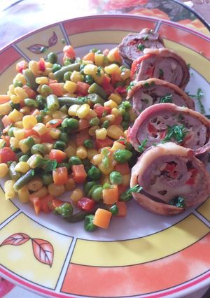 O poză a rețetei Ruladă de carne cu legume mexicane.